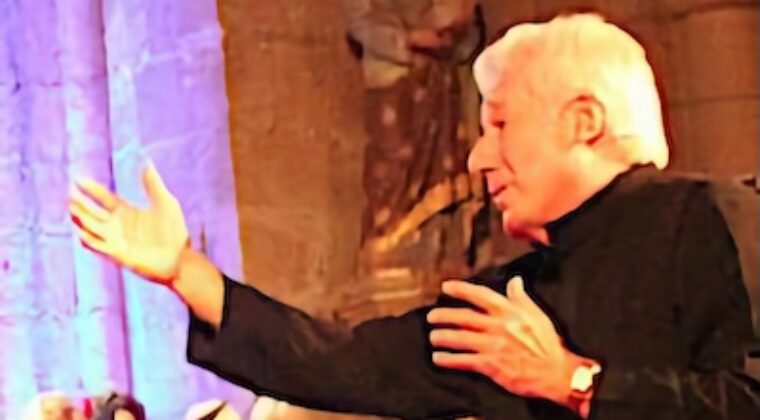 Michel Piquemal, chef de chœur du Grand Chœur de l’Abbaye aux Dames de Saintes